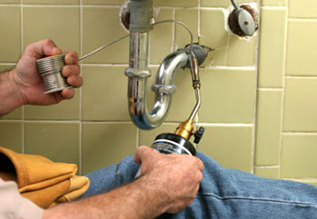 Using A Plumbing Repair Service When A Sink Becomes Clogged